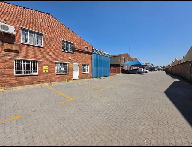 264M² FACTORY TO LET IN ANDERBOLT
